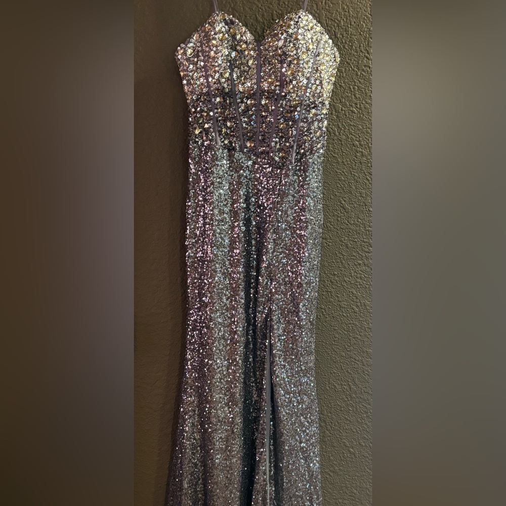 Only worn once Aspeed size small with no alterations
